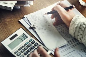 الفرق بين التكاليف المباشرة و التكاليف الغير مباشرة الفرق بين التكاليف المباشرة و التكاليف الغير مباشرة